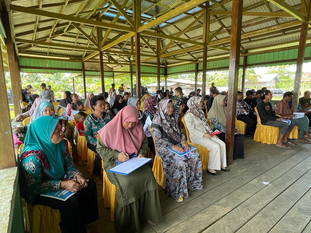 Warga Desa Adang Jaya di Kecamatan Long Ikis antusias mengikuti kegiatan yang digelar Anggota DPRD Kaltim Andi Faisal Assegaf.